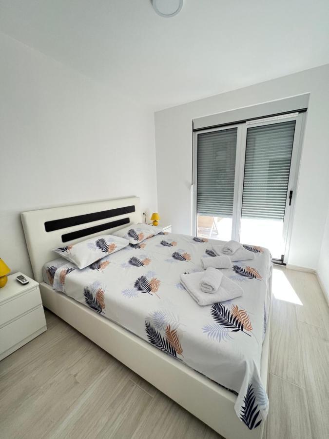 Apartment With Terrace And Private Parking โกตอร์ ภายนอก รูปภาพ