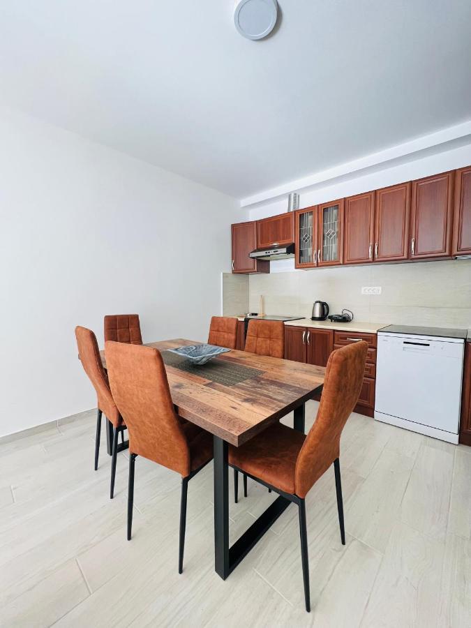 Apartment With Terrace And Private Parking โกตอร์ ภายนอก รูปภาพ