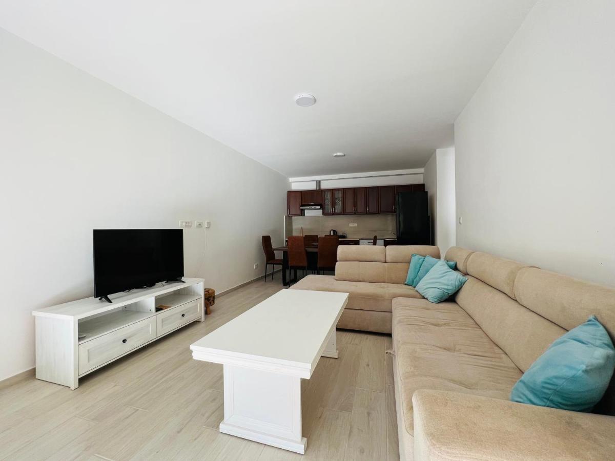 Apartment With Terrace And Private Parking โกตอร์ ภายนอก รูปภาพ