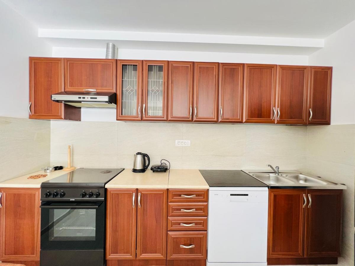 Apartment With Terrace And Private Parking โกตอร์ ภายนอก รูปภาพ