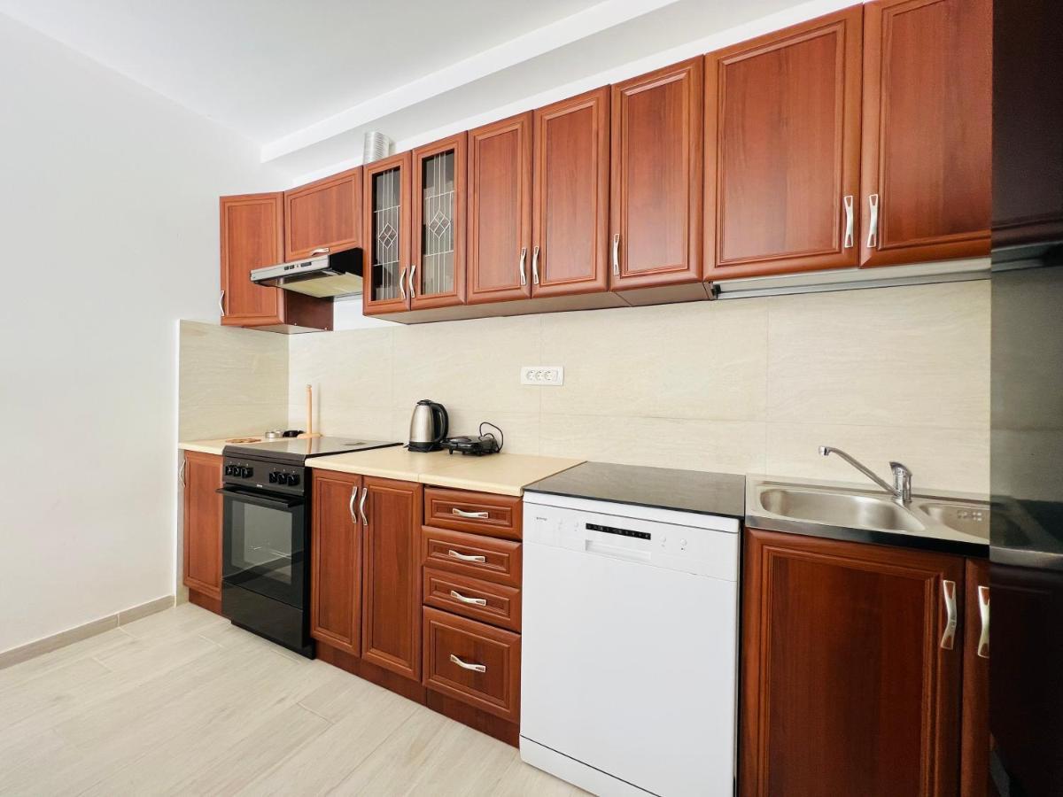 Apartment With Terrace And Private Parking โกตอร์ ภายนอก รูปภาพ
