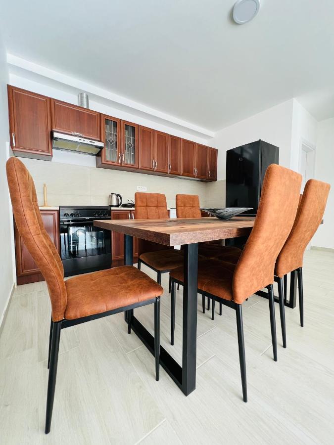 Apartment With Terrace And Private Parking โกตอร์ ภายนอก รูปภาพ