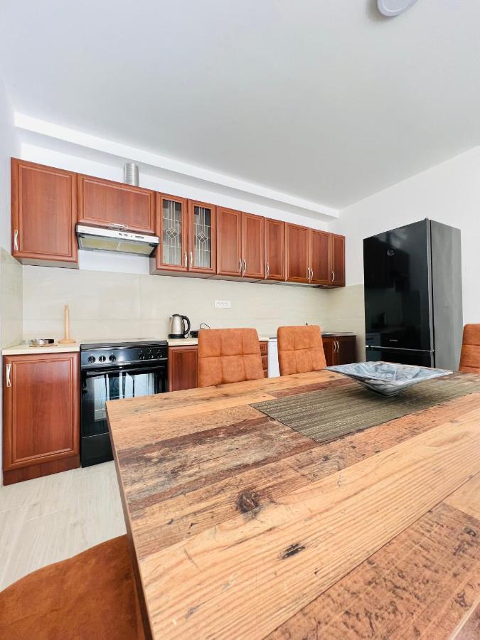 Apartment With Terrace And Private Parking โกตอร์ ภายนอก รูปภาพ