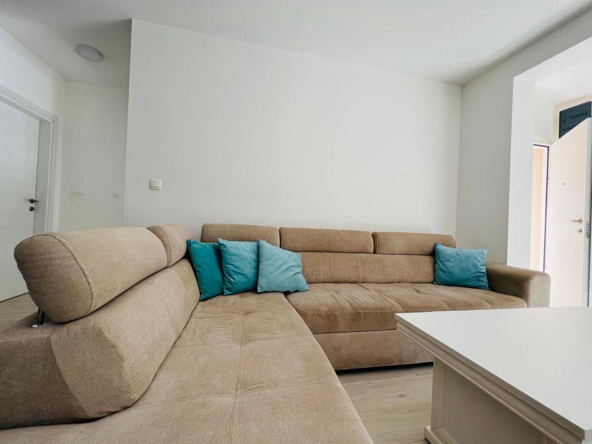 Apartment With Terrace And Private Parking โกตอร์ ภายนอก รูปภาพ