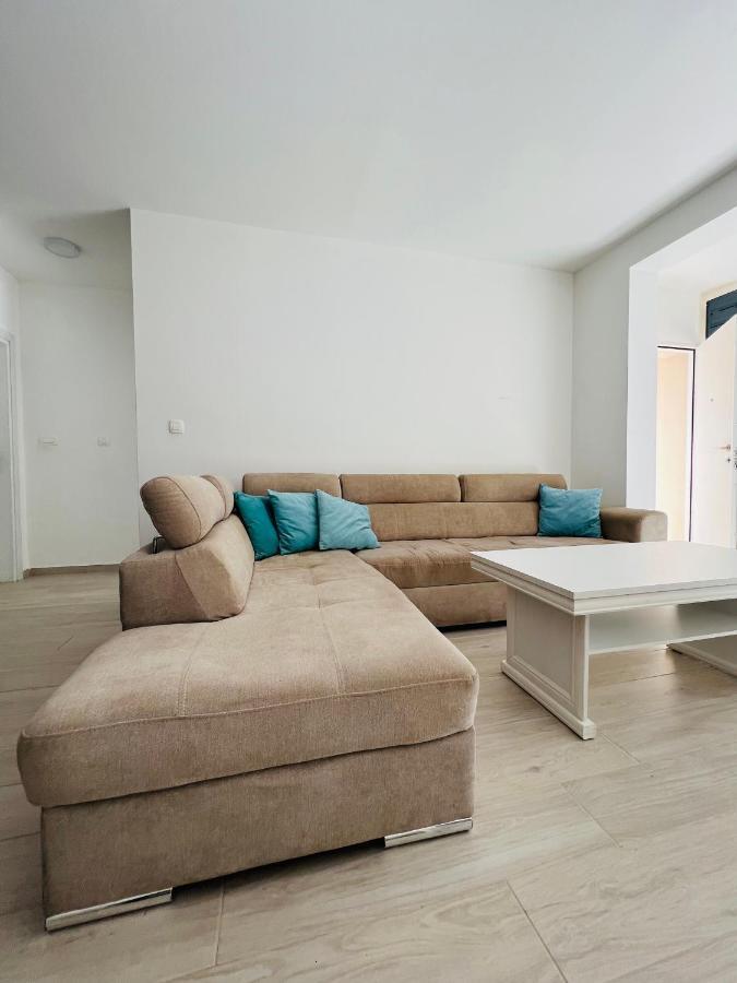 Apartment With Terrace And Private Parking โกตอร์ ภายนอก รูปภาพ