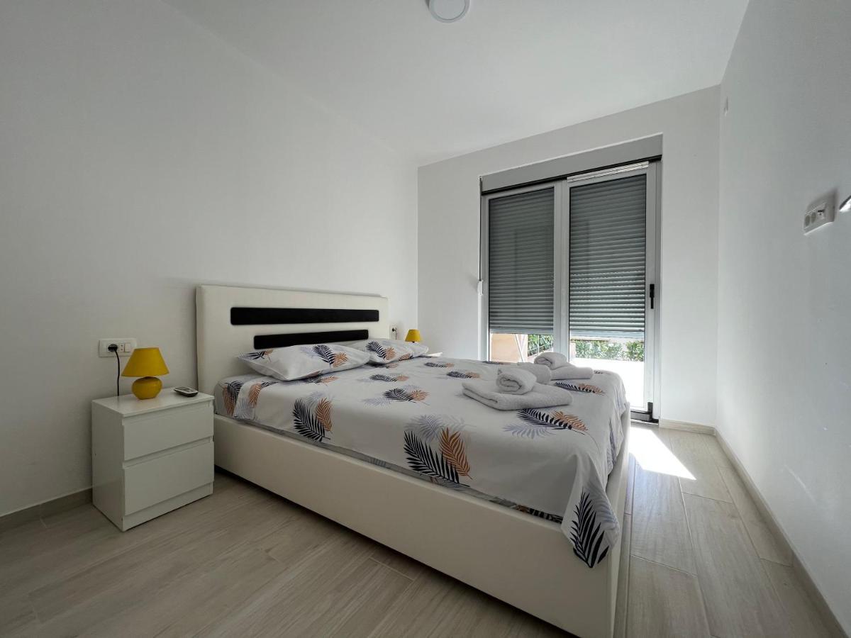 Apartment With Terrace And Private Parking โกตอร์ ภายนอก รูปภาพ