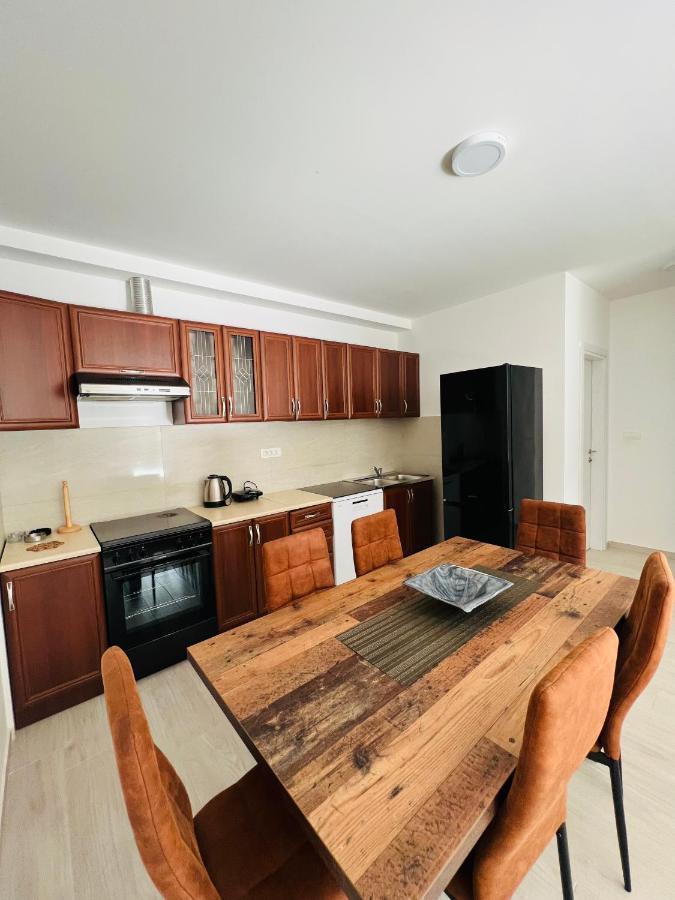 Apartment With Terrace And Private Parking โกตอร์ ภายนอก รูปภาพ