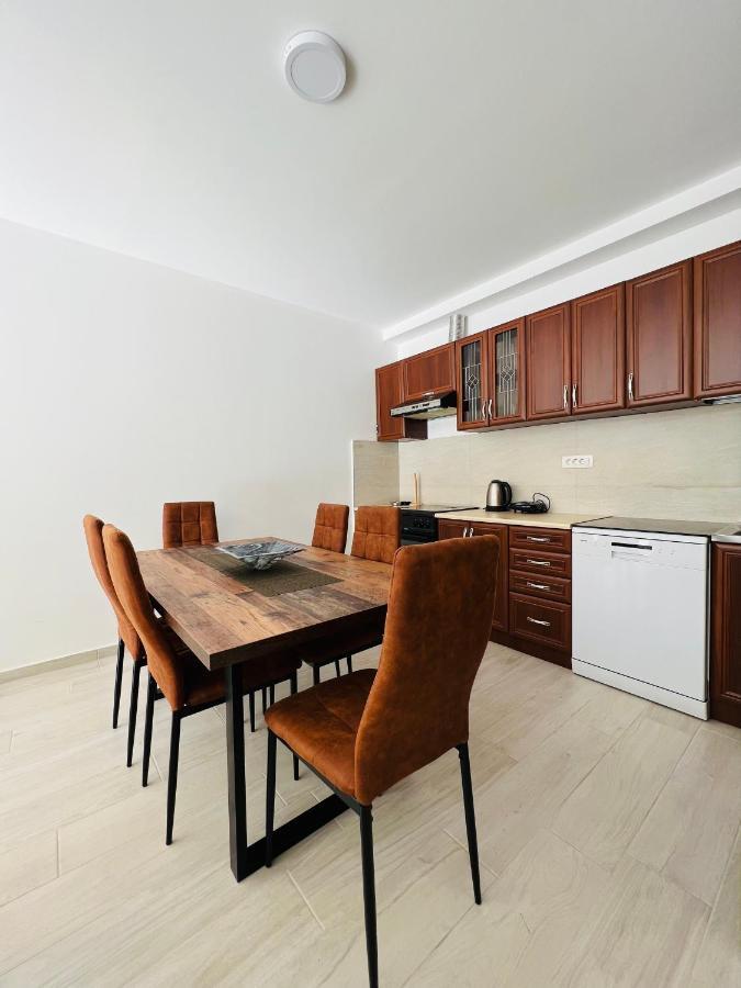 Apartment With Terrace And Private Parking โกตอร์ ภายนอก รูปภาพ