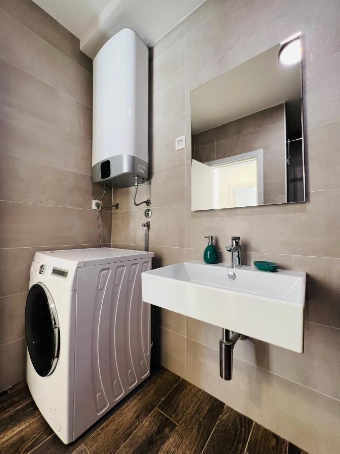 Apartment With Terrace And Private Parking โกตอร์ ภายนอก รูปภาพ