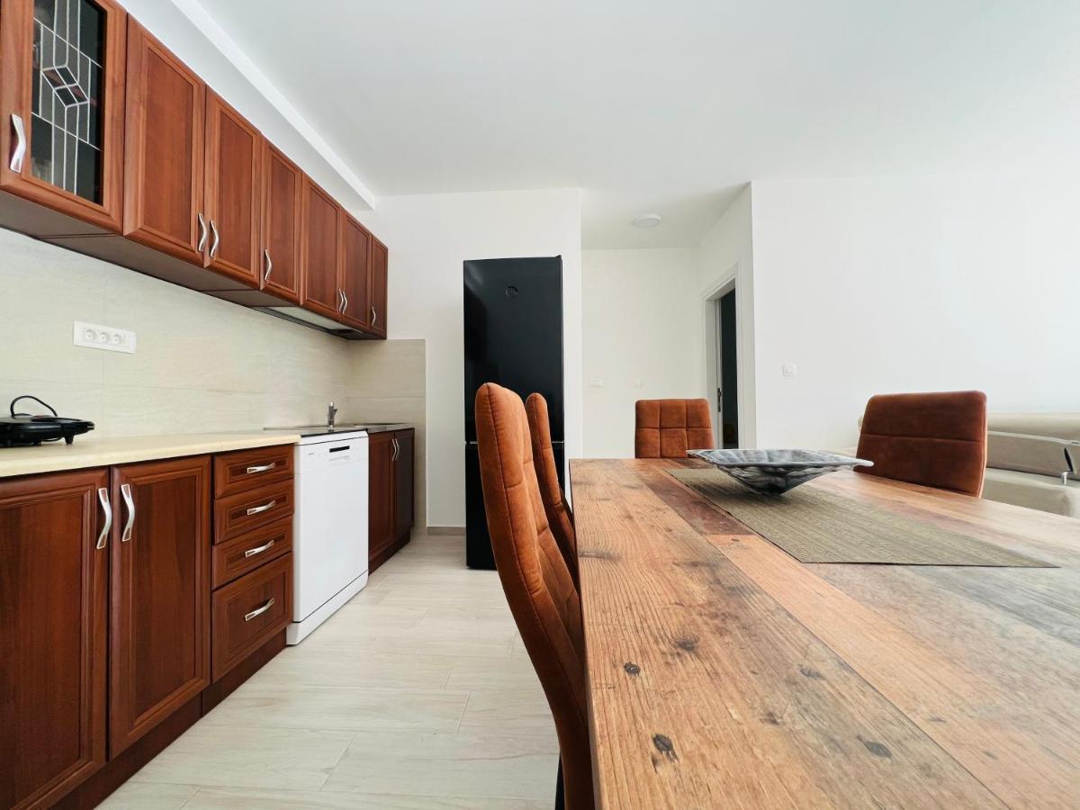 Apartment With Terrace And Private Parking โกตอร์ ภายนอก รูปภาพ